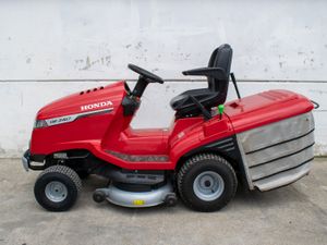 Used 2022 Honda HF2417 Lawnmower - Image 2