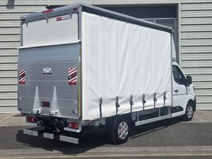 Master Red Edition Curtain Side 170BHP Auto - Image 4