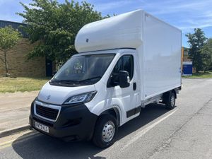 VB - 2023 Peugeot Boxer Luton Box Van - Image 4