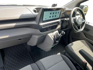 Volkswagen Transporter Trendline LWB 150HP manual - Image 2