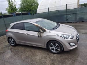 162 Hyundai i30  Deluxe  Automatic - Image 2