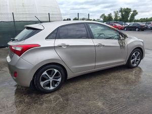 162 Hyundai i30  Deluxe  Automatic - Image 3