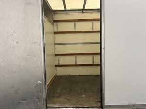 VB - 2023 Renault Master Luton Low Loader Van - Image 4