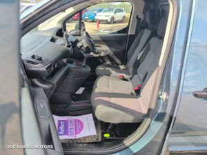 Peugeot Partner PROFESSIONAL PREMIUM 1.5 DIESEL DE - Image 4