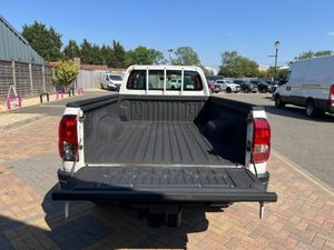 VB - 2020 Toyota Hi-Lux PickUp Van - Image 2