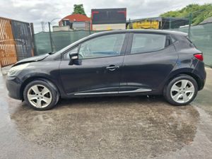 2014 Renault clio  Dynamic  1.2 Petrol - Image 4