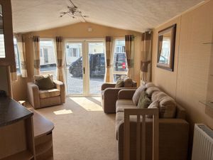THIS WILLERBY WINCHESTER 2 BED IS A REAL HOT GUN - Image 4