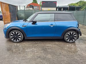 222 Mini Hatch  1.5 Petrol - Image 3