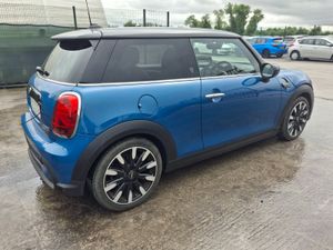 222 Mini Hatch  1.5 Petrol - Image 3