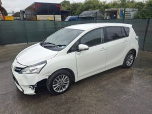 162 Toyota Verso 7 Seater  D4D Very Light Damage - Image 2
