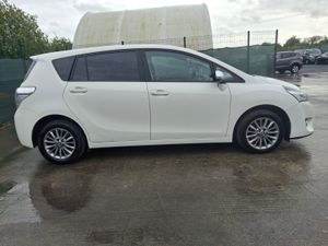 162 Toyota Verso 7 Seater  D4D Very Light Damage - Image 4
