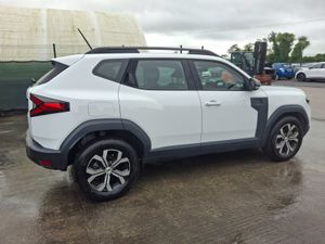 251 Dacia Duster Hybrid  8km Automatic - Image 3
