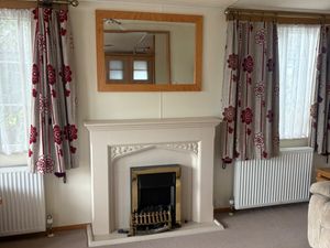 🏡 OMAR BRENTMERE TWIN LODGE – 🏡  Something a lit - Image 2