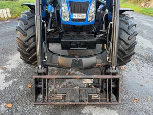 2009 New Holland T5060 - Image 3