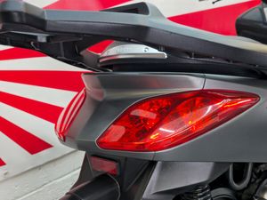 2014 Yamaha X max - Image 4