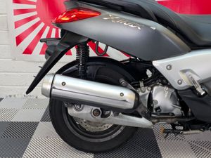 2014 Yamaha X max - Image 2