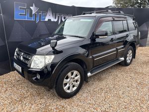 Mitsubishi Pajero 3.2 Automatic Commercial - Image 2
