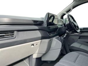 Ford Transit Custom 320 Limited L2 LWB FWD 2.0 Eco - Image 3