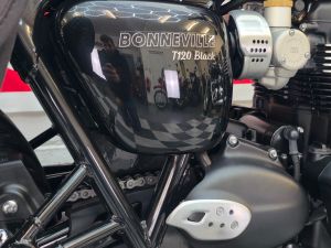 2023 Triumph T120 Bonneville Black Edition - Image 4