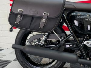 2023 Triumph T120 Bonneville Black Edition - Image 2