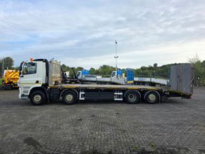 2020 DAF CF410 8X2 rear steer with 33ft beavertail - Image 4