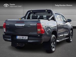 Toyota Hilux 2.8 SR5 D/CAB AUTO - Image 2