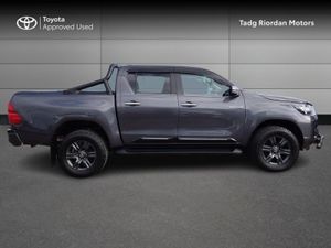 Toyota Hilux 2.8 SR5 D/CAB AUTO - Image 3