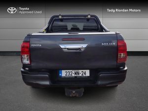 Toyota Hilux 2.8 SR5 D/CAB AUTO - Image 4