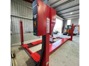 Taranto 4 Post 4 Ton Auto Vehicle Lift - Image 2