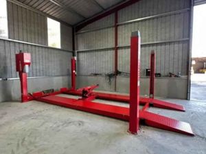 Taranto 4 Post 4 Ton Auto Vehicle Lift - Image 4