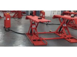 Taranto 3.5 Ton Mid Rise Scissor Mobile Car Lift - Image 2
