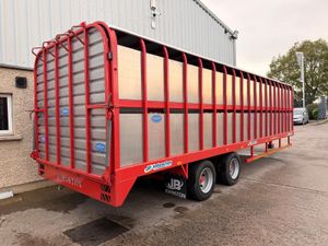 2022 Johnston 28ft Tractor Drawn Cattle Trailer - Image 3