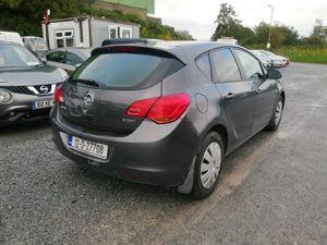 Opel Astra 2012 - Image 3