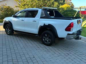 2025 Toyota Hilux SR5 top spec *no vat* - Image 4