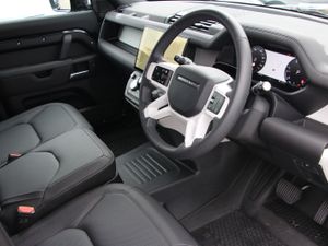 Defender 110 3 Seat * High Spec * 3.0 - Image 3