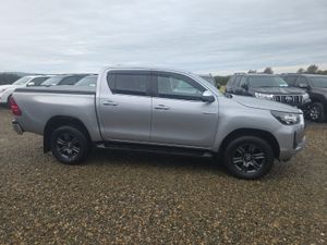 Toyota Hilux 2.8 D4D SR5 - Image 3