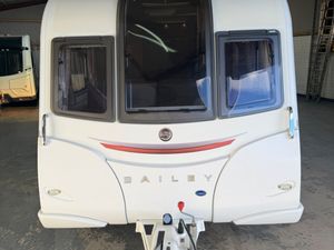 BAILEY UNICORN VALENCIA – IMMACULATE ✅ - Image 2