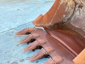 36 inch Strickland  digging bucket  50mm pins  dam - Image 3