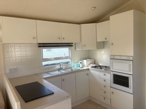 BARGAIN SINGLE UNIT CHALET 40X12 2 BEDROOM - Image 4