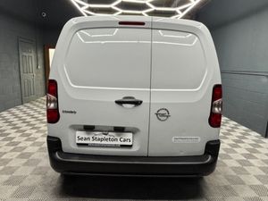 Opel Combo KOMF L1H1-1.5 100PS D 3DR KOMFORT TRIM - Image 4