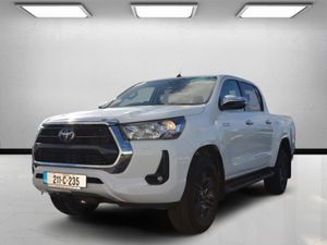 Toyota Hilux 2021 SR5 LOW KMS WITH VAT - Image 3