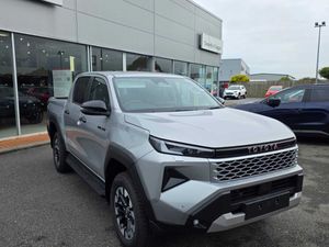 Toyota Hilux Invincible D/Cab Pick Up 2.8 D 48V Au - Image 3