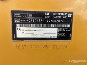 2017 Cat CS78b Smooth Drum Compactor - Image 4