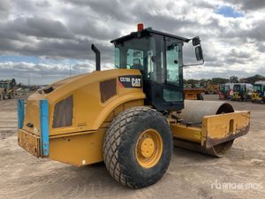 2017 Cat CS78b Smooth Drum Compactor - Image 3