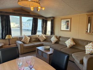 THER’S NOTHING GRANDER THAN THIS WILLERBY GRANADA - Image 4