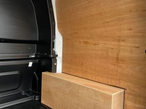 Ford Transit Custom 320 Limited L1 SWB Double Cab - Image 4
