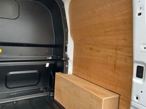 Ford Transit Custom 320 Limited L1 SWB Double Cab - Image 4