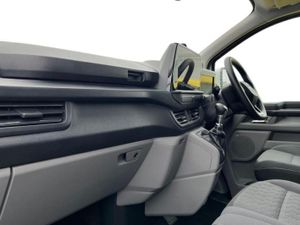 Ford Transit Custom 320 Limited L1 SWB Double Cab - Image 3