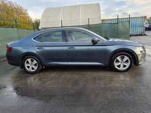 162 Skoda Superb  TDi Ambition Light Damage - Image 3