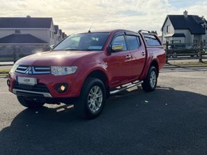 ABSOLUTELY IMMACULATE 2015 2.5 6 SPEED MANUAL - Image 3